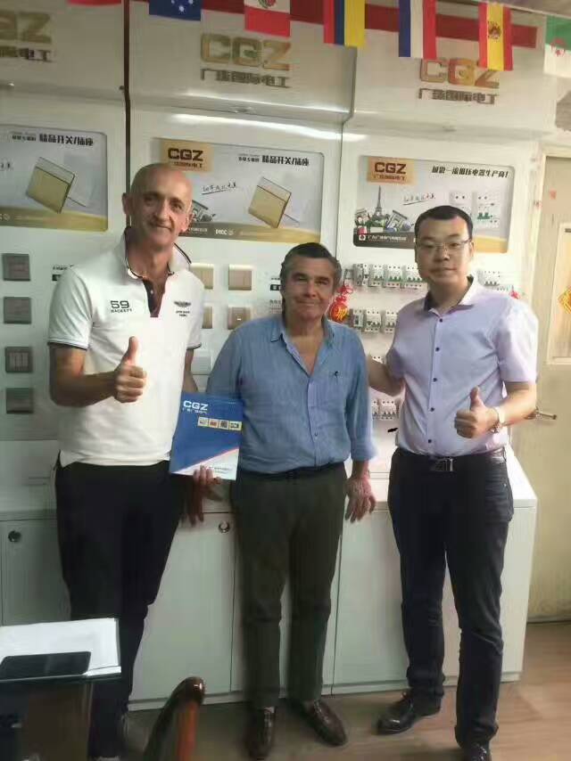 意大利著名光頭教練對我們廣珠電氣產品很滿意！第二次蒞臨我司洽談合作！